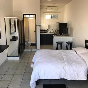  Apartamento The Next Door Black And White Studio In Cabo México